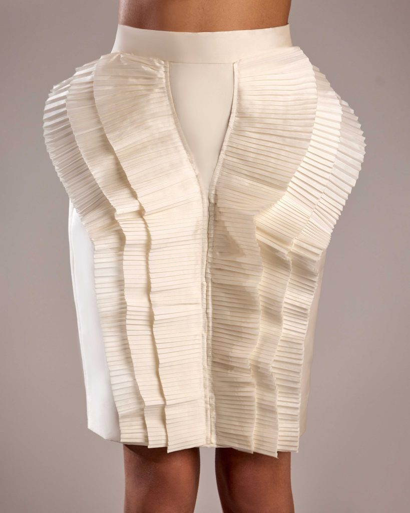 Elegant High-Waist White Taffeta Skirt with Intricate Pleated Detailing 